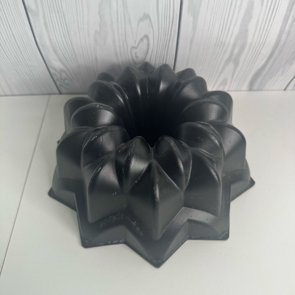 Nordic Ware STAR Bundt Cake Pan Heavy Cast Aluminum USA